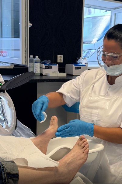 Pedicurebehandeling in uitvoering